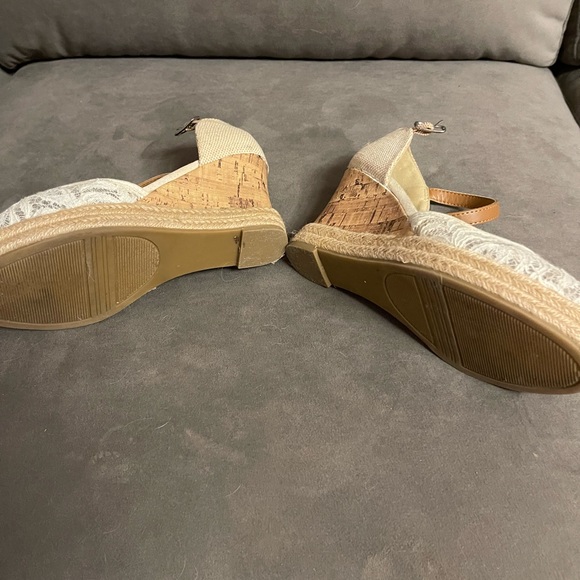 Lace espadrilles-  Size 6 - Picture 3 of 4